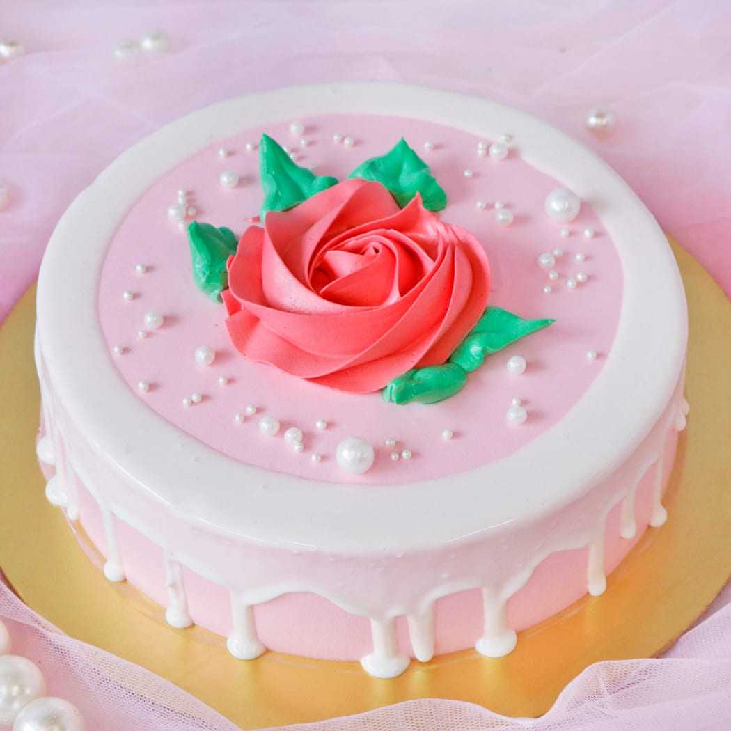 Simple Red Roses Cake